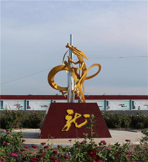 園林廣場(chǎng)雕塑.jpg